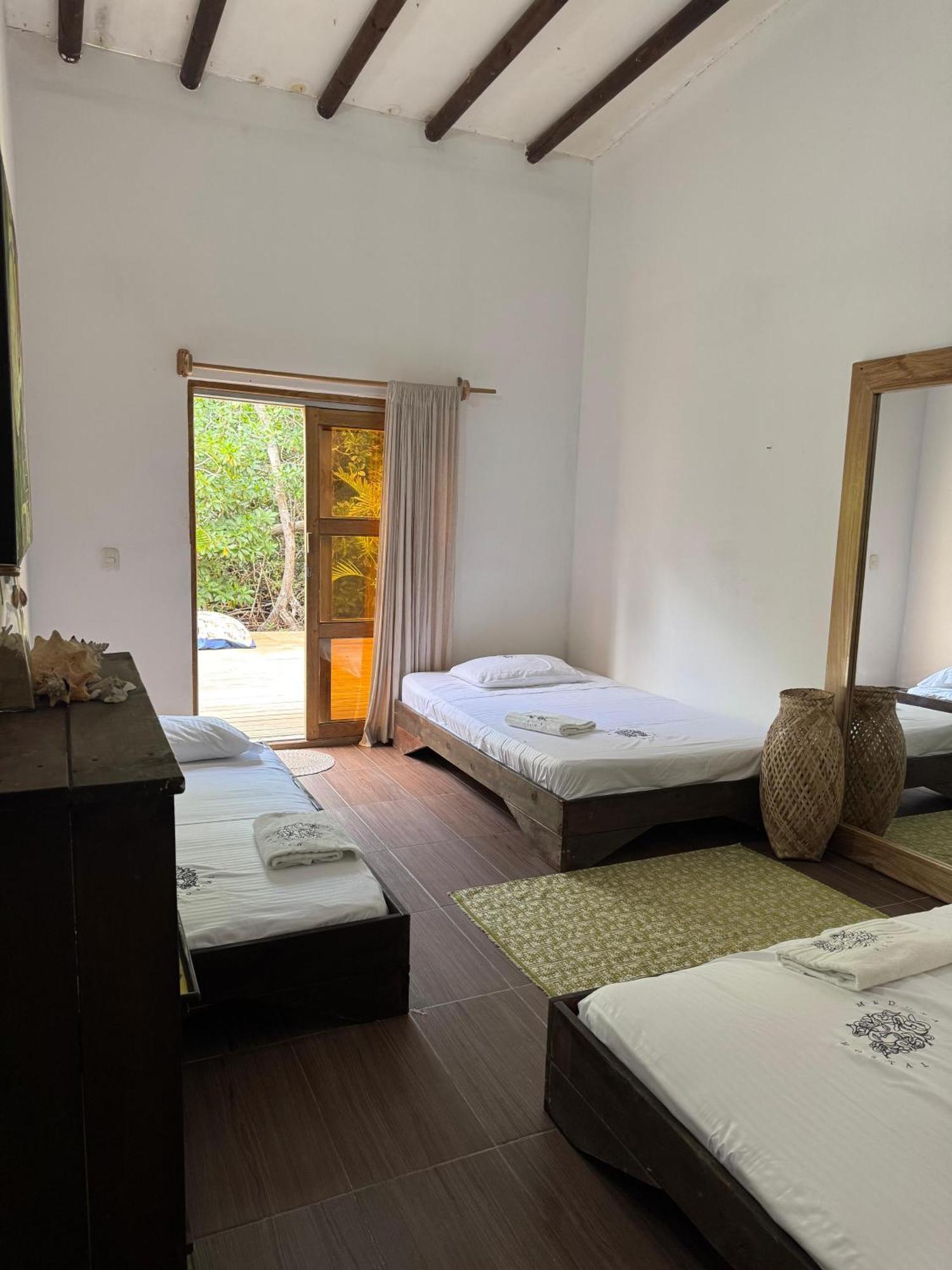 Medusa Hostel Isla Tintipan Tintipan Island Kültér fotó