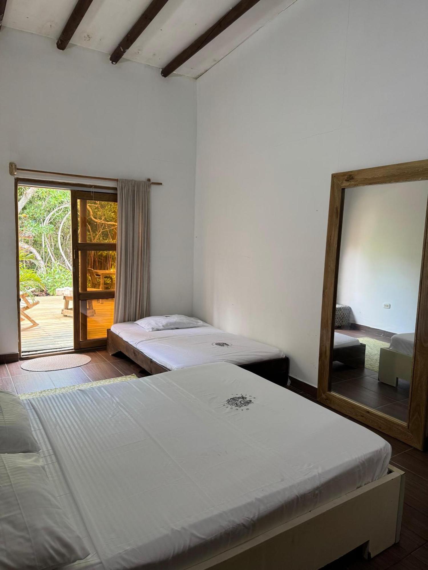 Medusa Hostel Isla Tintipan Tintipan Island Kültér fotó