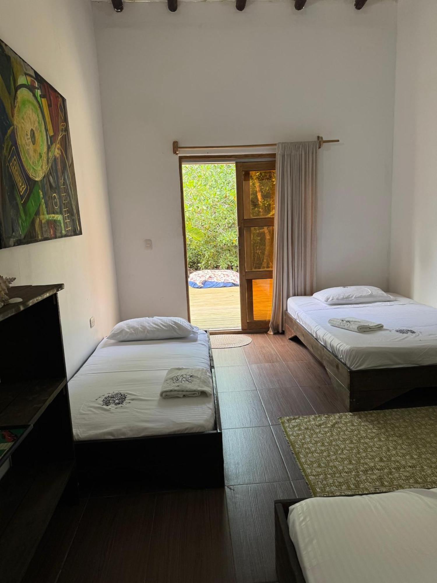 Medusa Hostel Isla Tintipan Tintipan Island Kültér fotó