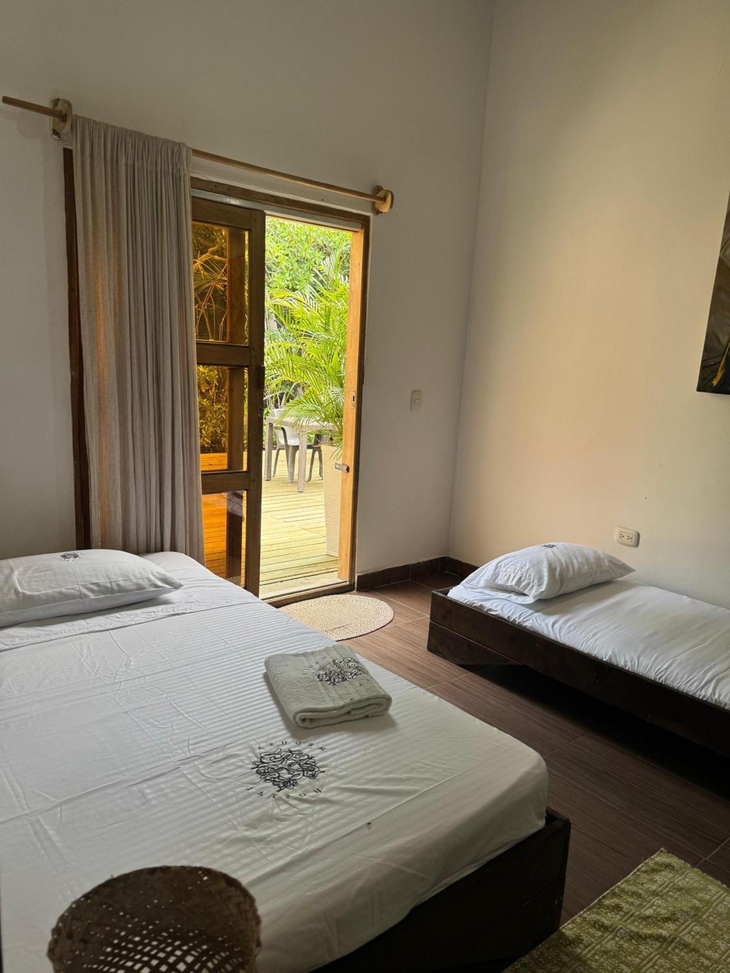 Medusa Hostel Isla Tintipan Tintipan Island Kültér fotó